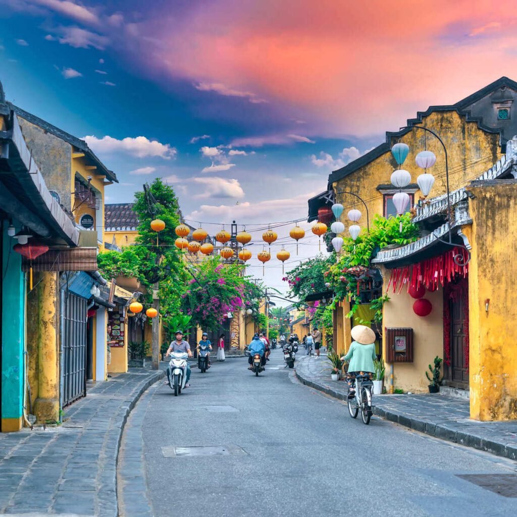4 Night Tour Package for Vietnam Taking You to Halong Bay Views