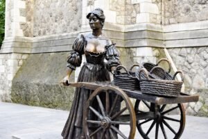 Molly Malone Statue