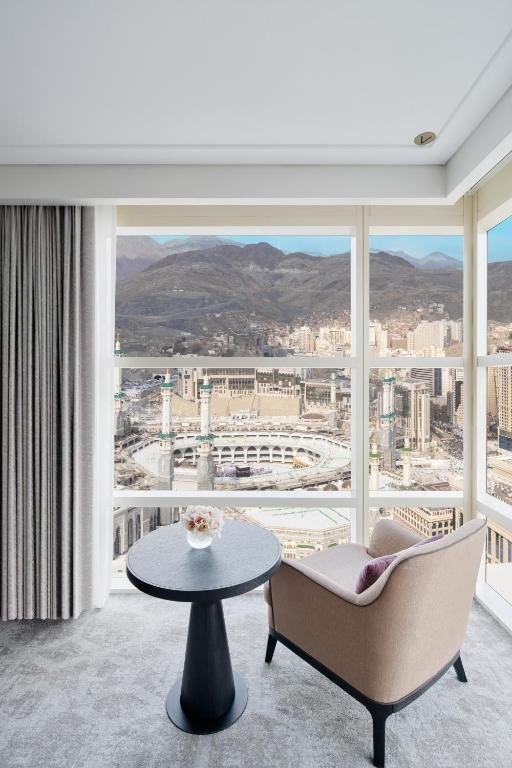 Hotel Feature