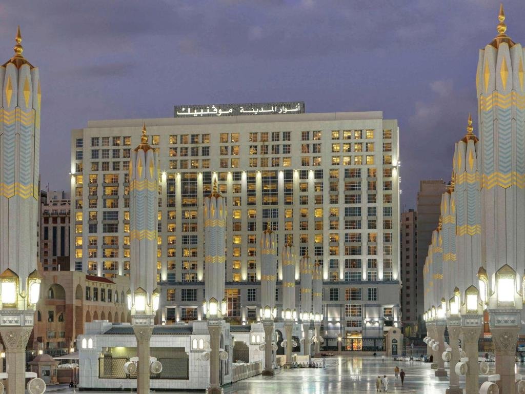 Hotel Feature