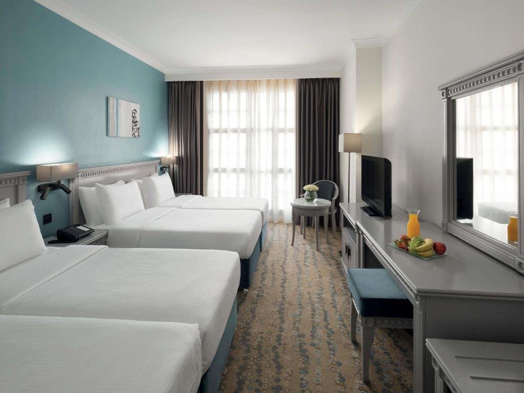 Hotel Feature