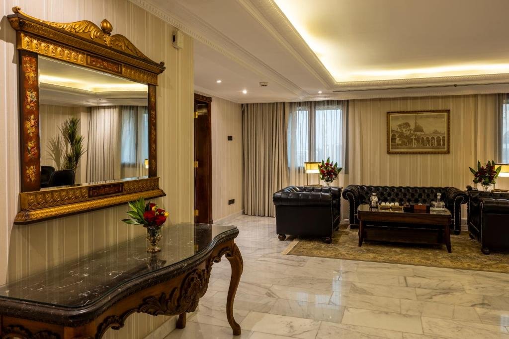 Hotel Feature