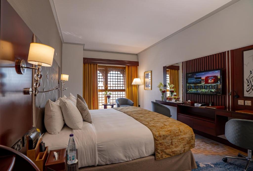 Hotel Feature