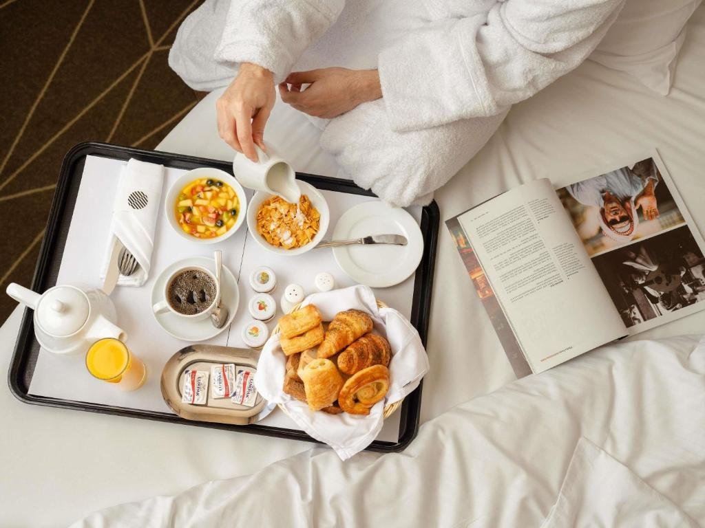 Hotel Feature
