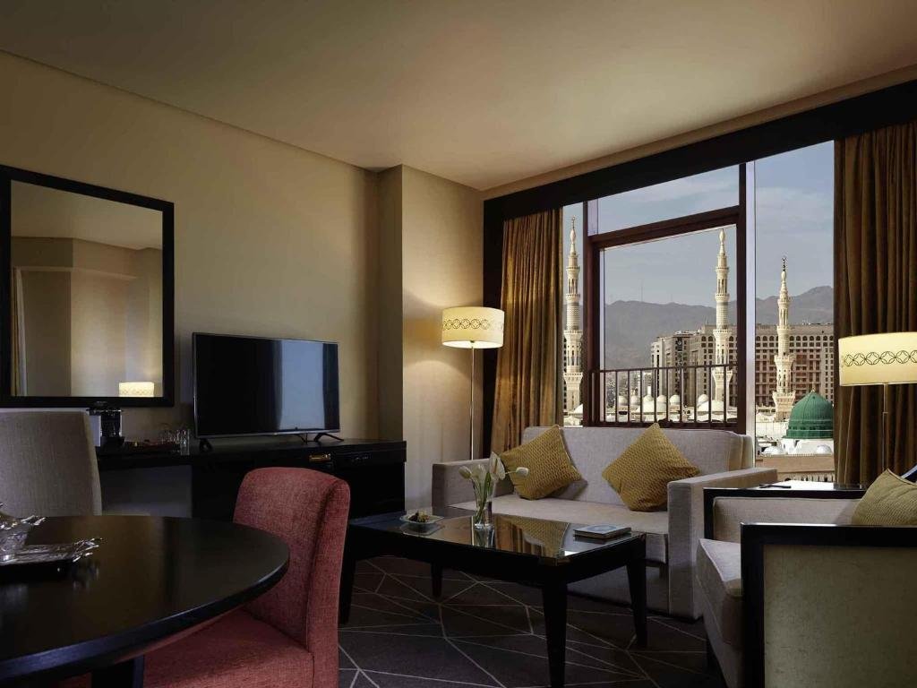 Hotel Feature