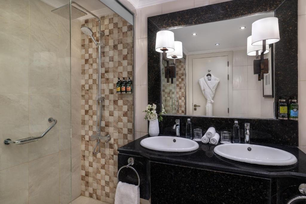 Hotel Feature