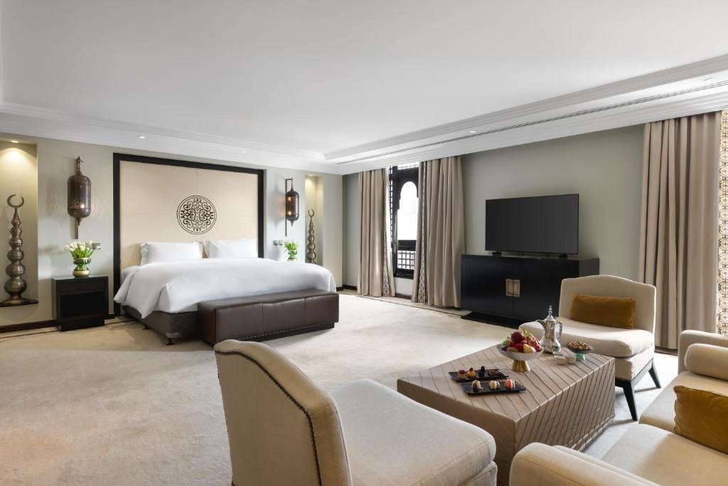 Hotel Feature