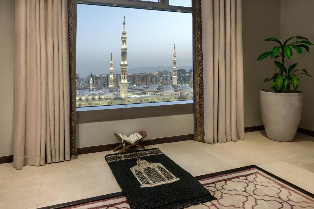 Hotel Feature