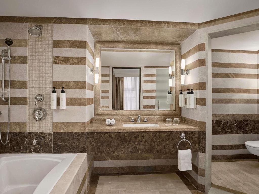 Hotel Feature