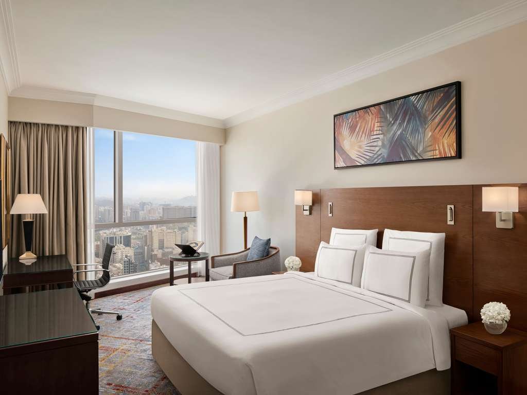 Classic Room King Bed City View