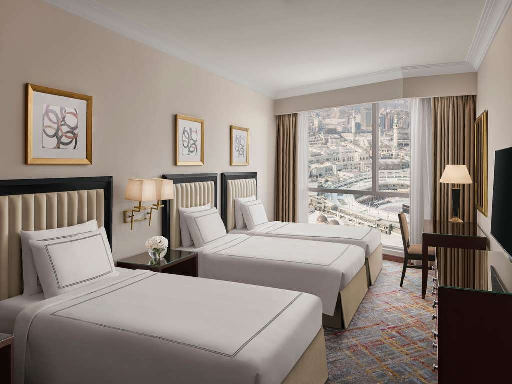 Classic room Triple beds Partial Kaaba view