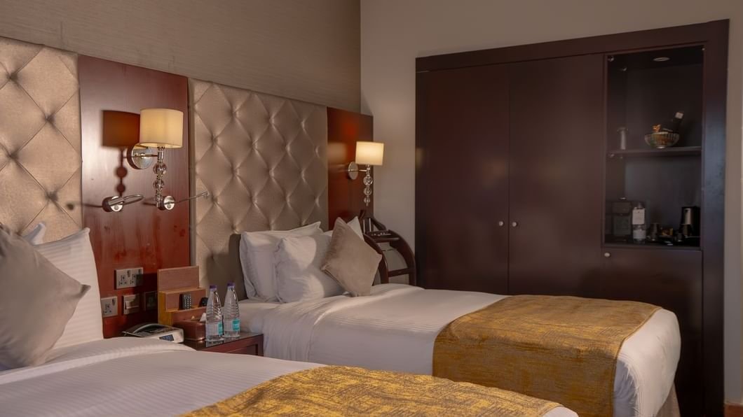 Standard Twin Beds Room
