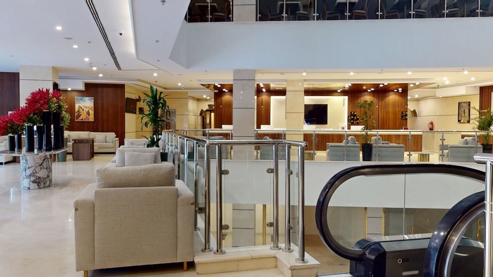 Lobby & Escalator