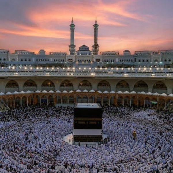 Explore Our Exclusive 15 Days Umrah Packages